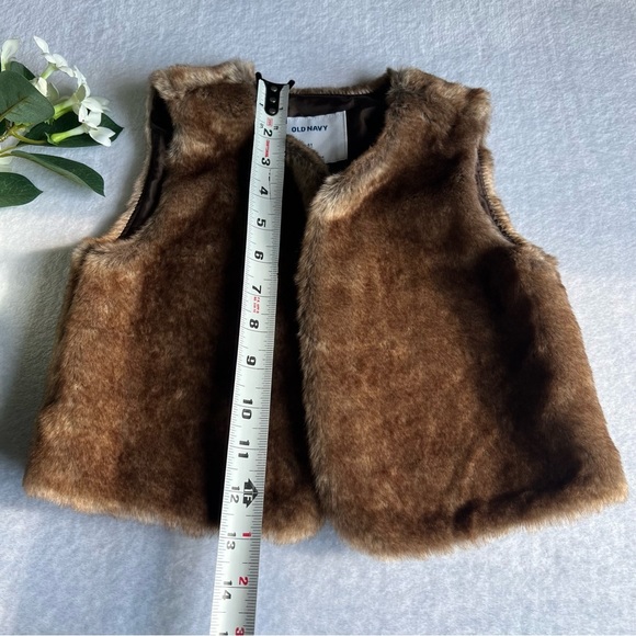 Old Navy Kids 4T Brown Faux Fur Vest Toddler - Picture 4 of 9